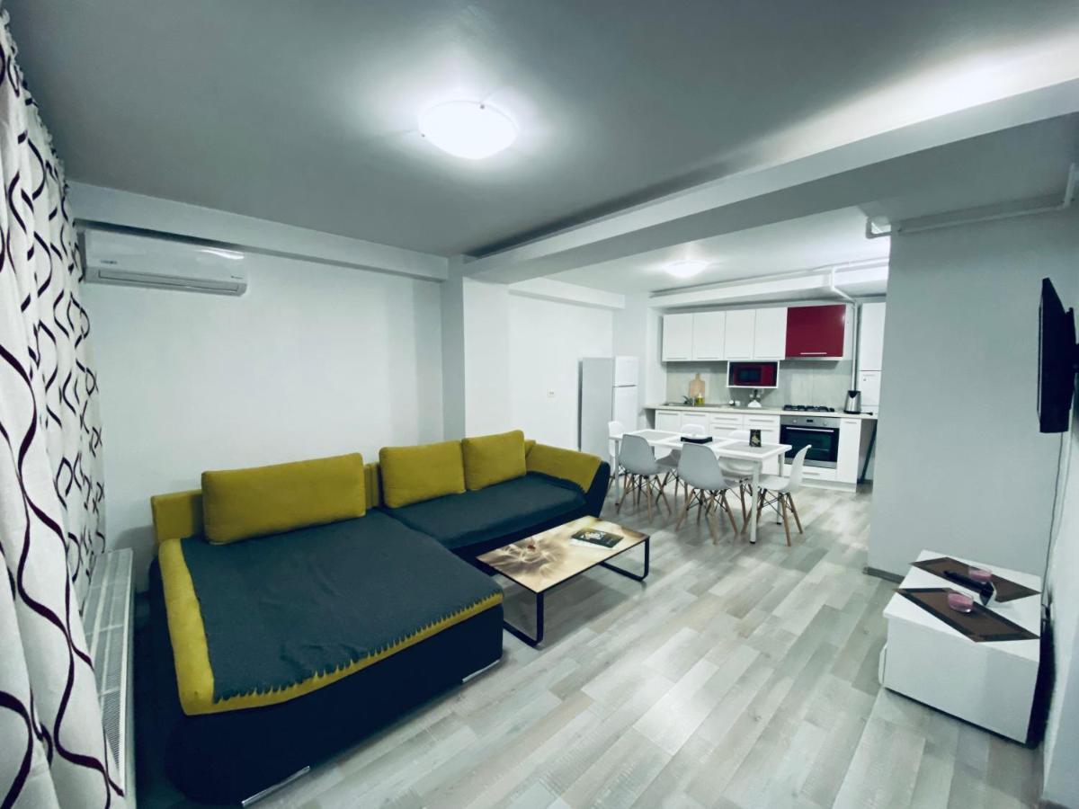 City Center Suite With Terrace Bucarest Esterno foto
