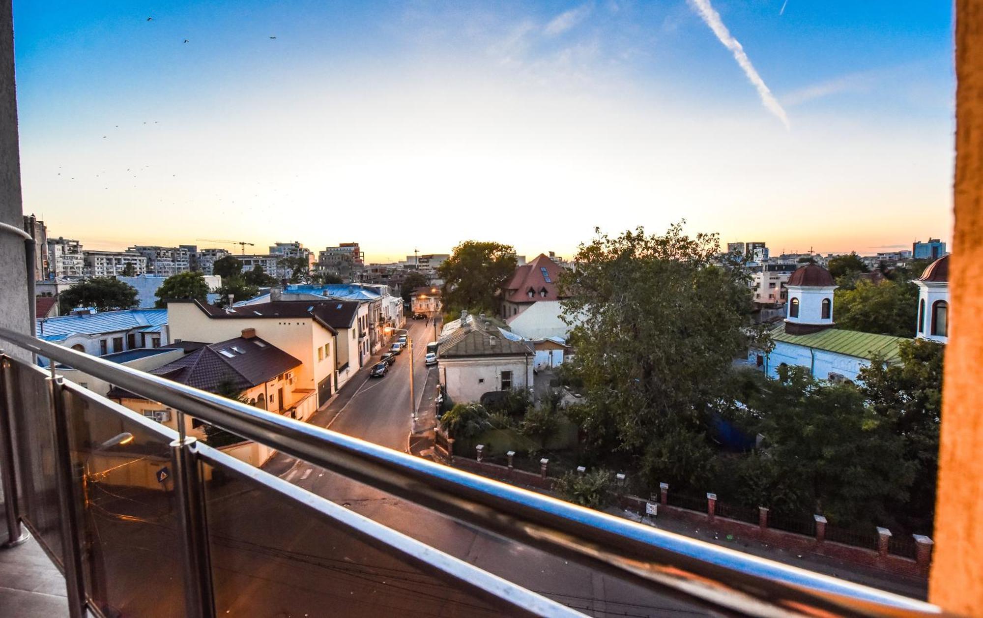 City Center Suite With Terrace Bucarest Esterno foto